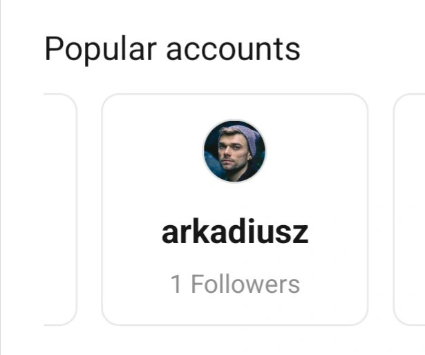 screenshot z pixelfeda, pod nagłówkiem „popular accounts” znajoma  twarz  — @arkadiusz@pixelfed.social 