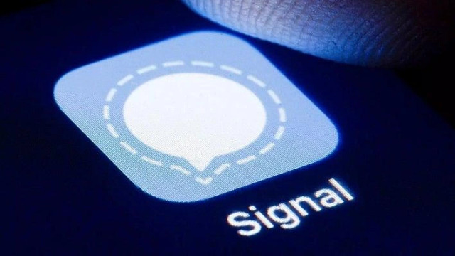 signal logo on phone